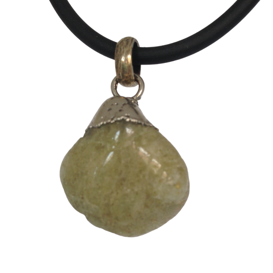 GREEN QUARTZ: Help in cases of phobias, fears and attachments